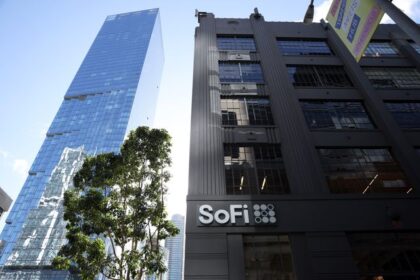 The end of student loan forgiveness cannot boost the SoFi stock.  This is why.