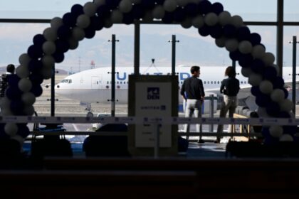United Airlines' problems worsen at Denver airport;  over 500 cancellations, 1,000 delays