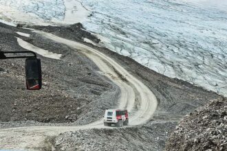 athabasca glacier ice explorer