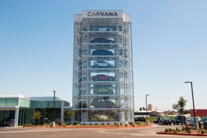 Carvana Stock tumbles after shifting earnings to Wednesday
