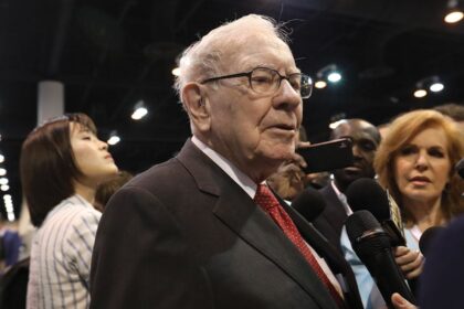 Warren Buffett's Berkshire Earnings Rise; Cash Swells As Stock Sales Continue