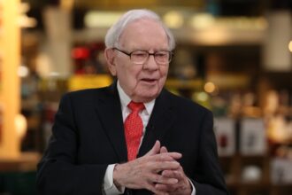 Warren Buffett is at the top of his game as Berkshire hits new heights