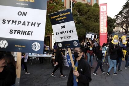Over 75,000 US Healthcare Workers Go On Strike Over Wages, Staff Shortages