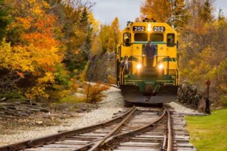 Your Perfect New Hampshire Fall Train Ride Along A Lesser-Known Scenic Valley