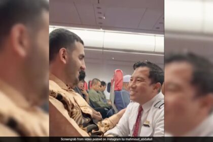 Indonesian Pilot Offers Comfort, Support To Palestine Passenger On Board