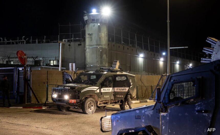 Israel Frees 30 Palestinian Prisoners As Gaza Truce Deadline Approaches