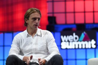 Revolut appoints new UK boss as it struggles to get banking license