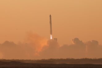 SpaceX Launches Giant New Rocket, But Loses It Minutes Into Flight