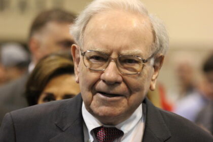 1 Warren Buffett Growth Stock Down 81% to Buy in Bunches for 2024