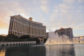 bellagio fountains las vegas strip