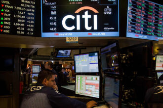 Citigroup to close global distressed-debt unit