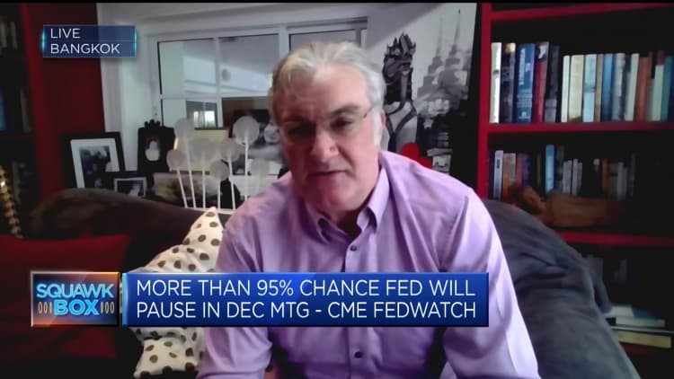 Fed should cut rates at least 5 times next year, portfolio manager says