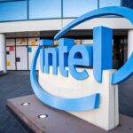 Intel Plunges After Bleak Forecast Casts Doubt on Comeback Bid
