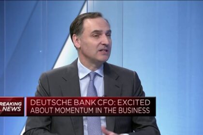 Deutsche Bank smashes profit estimates and boosts shareholder returns