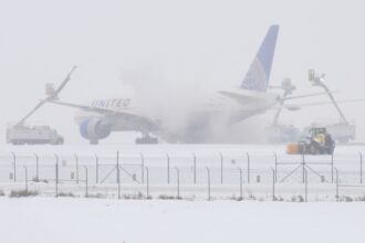 Flight delays, cancellations at Denver International Airport post snow