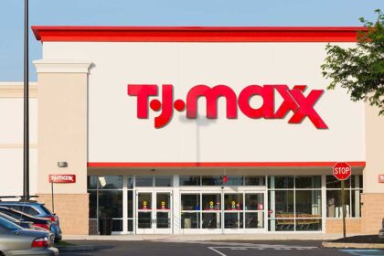 TJX Earnings, Revenue Growth Accelerate; Buyback, Dividend Hike Offset Guidance