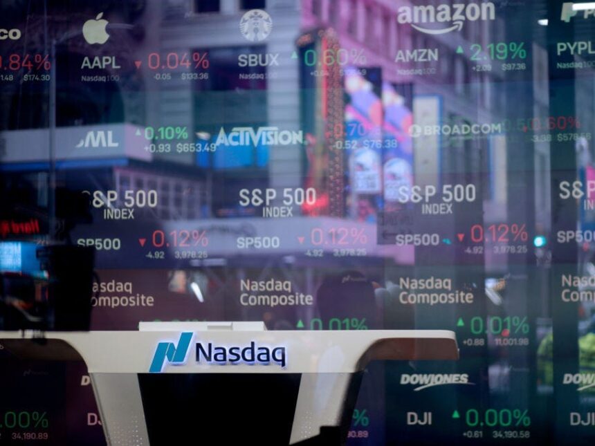 US stocks tumble amid tech sell-off as investors weigh mixed jobs data