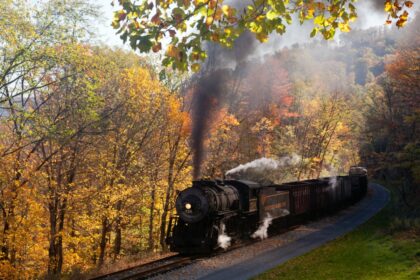 Frostburg Flyer train in fall