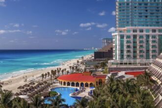 These 2 US Airlines Are Launching 5 New Nonstop Flight Routes To Cancun This Winter