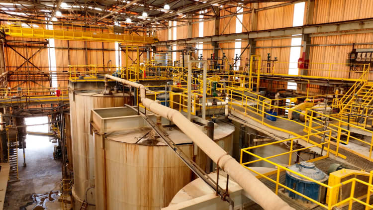 China's electric car industry invests more overseas than at home