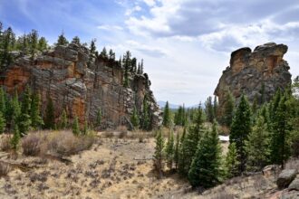 Colorado park ranger accused of stabbing himself