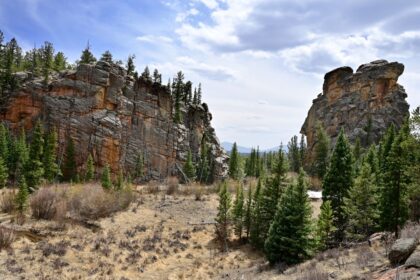 Colorado park ranger accused of stabbing himself