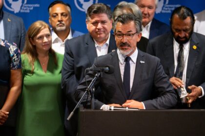 Texas Democrats Evacuate After Bomb Threat At Chicago Hotel