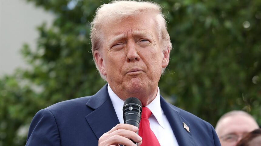 Trump Brags About How 'Hot' And 'Big' This 1 Industry Is In Bizarre Speech To Police