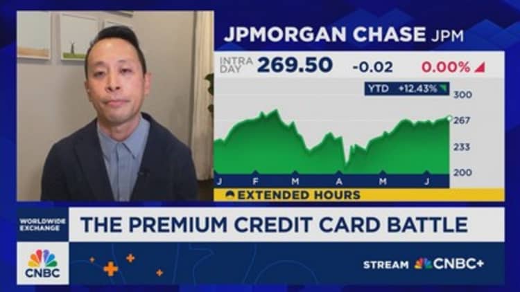 American Express Platinum Card Refresh 2025: $895 fee, $3,500 perks