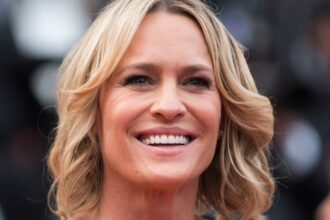 'House Of Cards' Star Robin Wright Reveals 'S**tshow' Reason She's Leaving The U.S.