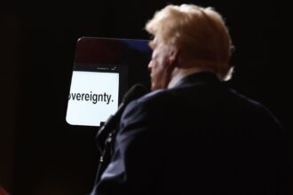 Obama Photographer Outs Trump’s Teleprompter Rage With A Single Snap