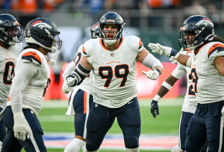 Updates and highlights from the NFL Week 7 game