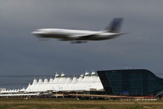 Windy day at Denver airport brings more than 250 flight delays