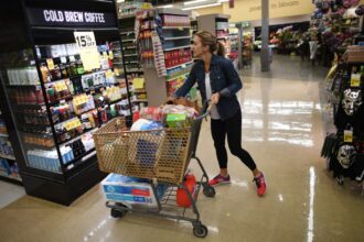 Colorado voters have negative view on politics, Gov. Jared Polis