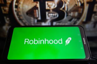 Robinhood suffers brutal weekly loss as bitcoin, AI stocks are hit hard