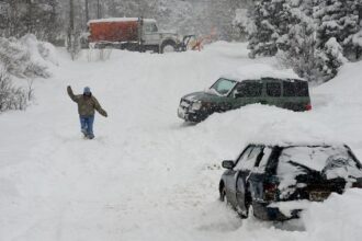 Car stuck in the snow on Colorado roads? Here's how to be ready.