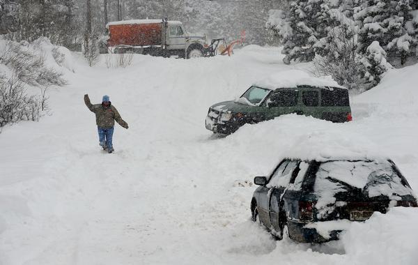 Car stuck in the snow on Colorado roads? Here's how to be ready.