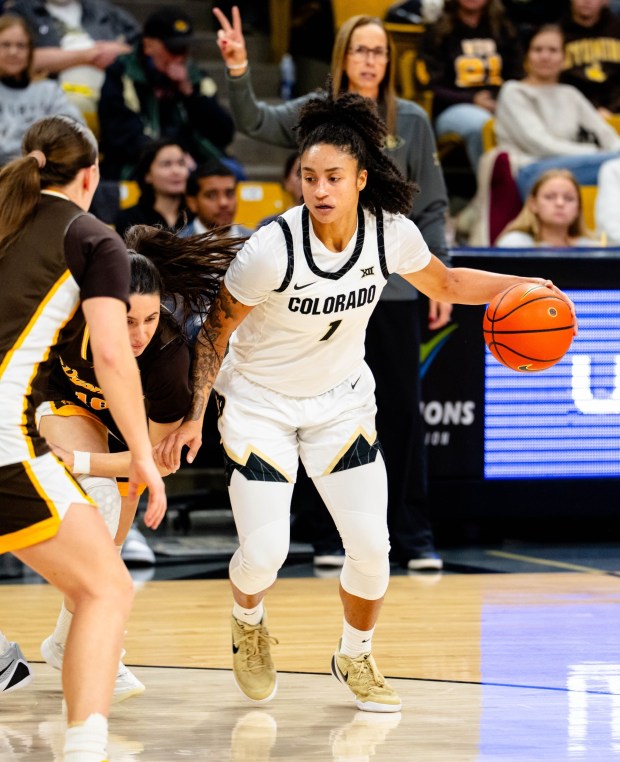 Colorado Buffaloes women's basketball defeats Wyoming