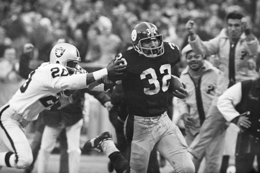 December 23, Franco Harris makes the ‘Immaculate Reception’