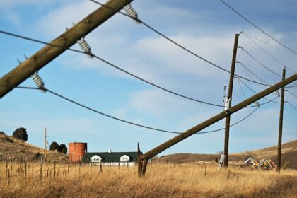 Power outages continue for 100K customers in Colorado amid high winds