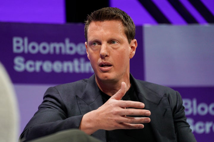 Warner Bros Asks Investors To Reject Takeover Bid From Paramount Skydance