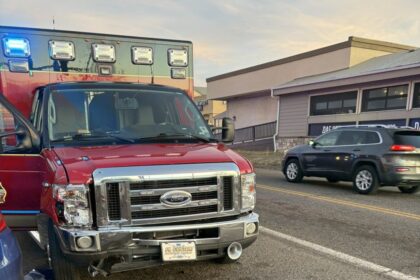 2 injured in Aurora crash with South Metro Fire Rescue ambulance