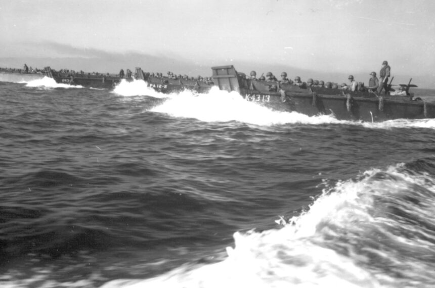 January 9, Americans arrive in Lingayen Gulf during World War II