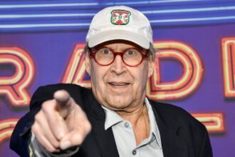 'SNL' Alum Remembers Chevy Chase Insult 40 Years Later