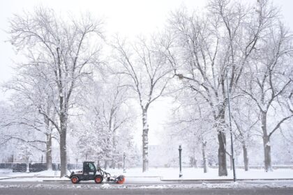 Up to a foot of snow possible in metro area Thursday