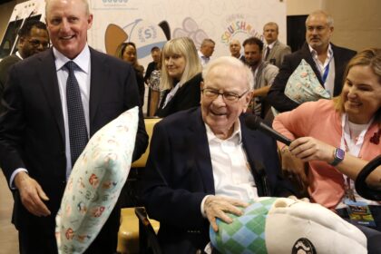 Warren Buffett still searching for big elephant deal in his final time as Berkshire CEO