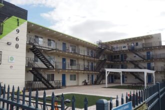 Aurora apartment complexes with same owner go bankrupt