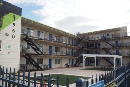 Aurora apartment complexes with same owner go bankrupt