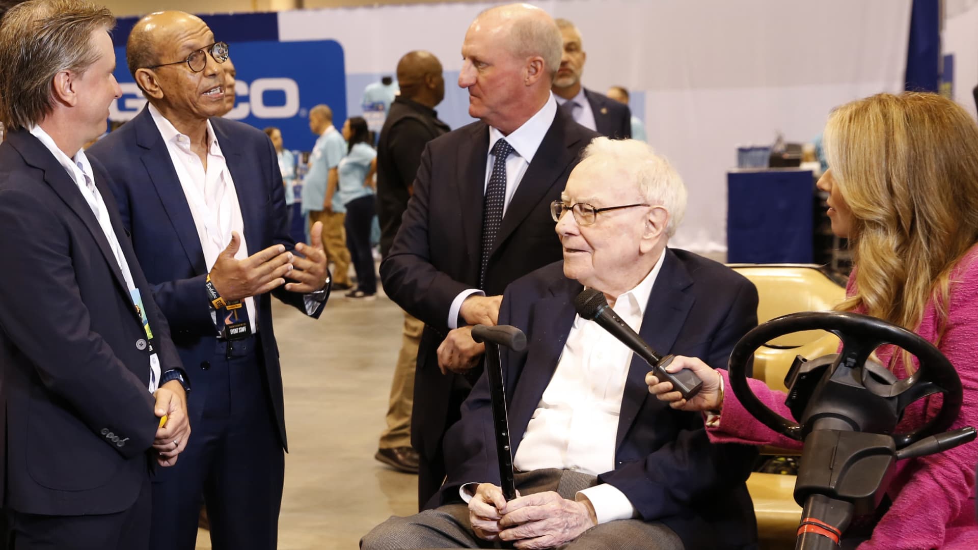Berkshire Hathaway shares drop 4.9% after poor fourth-quarter results