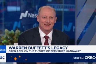 New Berkshire Hathaway CEO still talks with Warren Buffett nearly every day